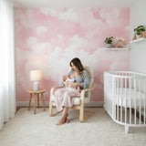Papel de Parede de Nuvens Rosa aplicado em um quarto de bebê menina
